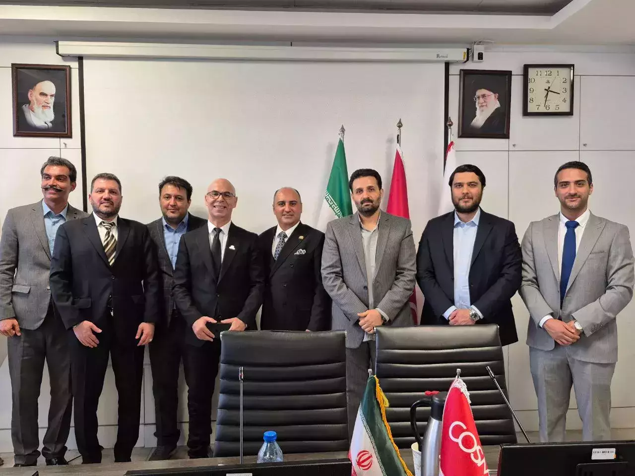 تصویری از شرکت کنندگان در نشست خبری تولید بدون کارخانه