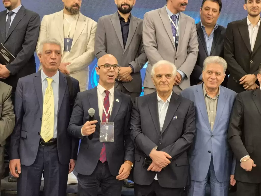 عکس جمعی از فعالان صنعت آرایشی بهداشتی در اولین همافزایی B2B آرایشی بهداشتی ایران به میزبانی دکتر موسی احمدزاده