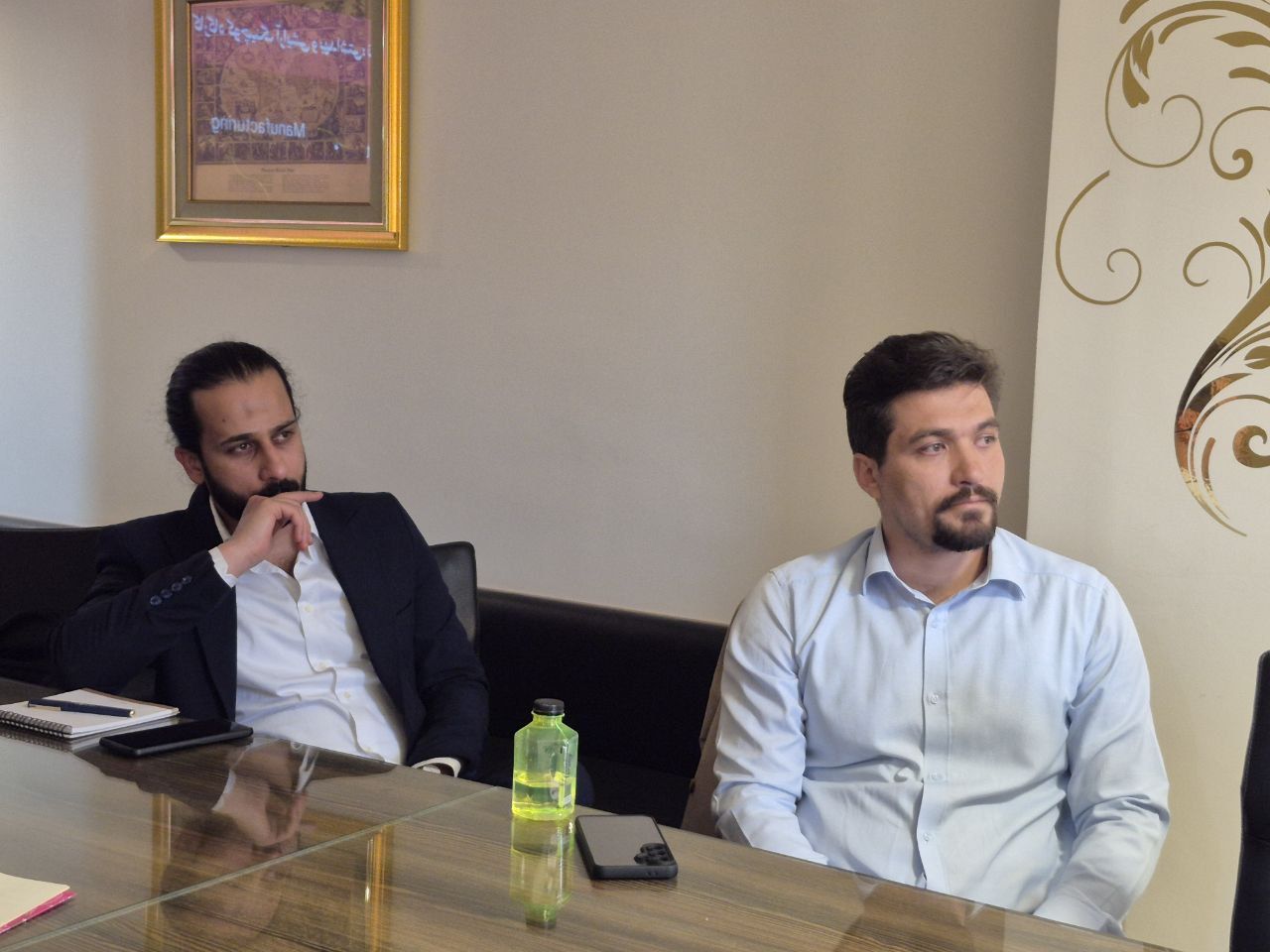 حضور شرکت‌کنندگان در کارگاه تولید بدون کارخانه در حال یادگیری
