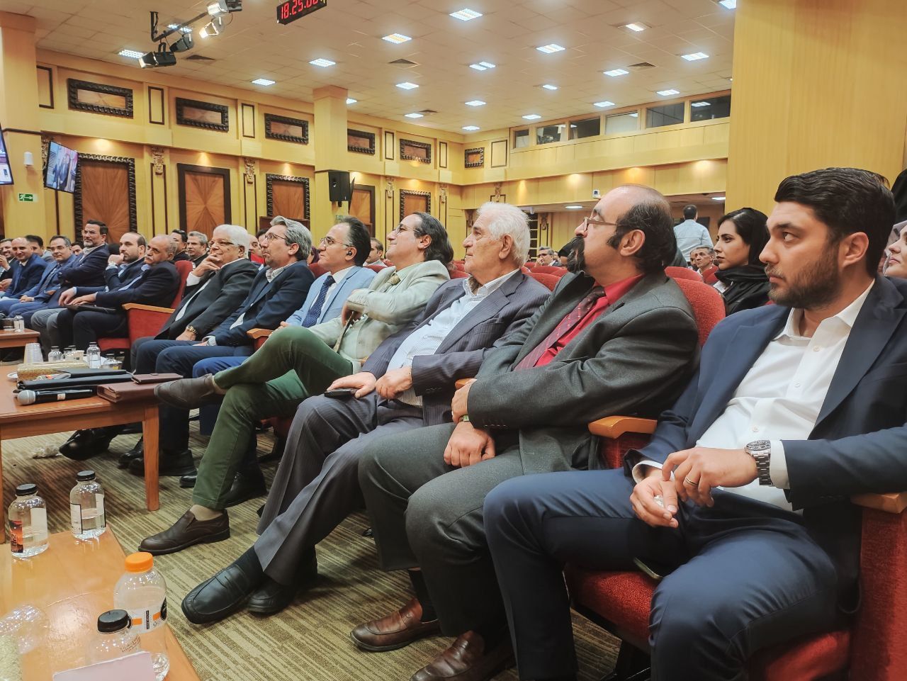 سخنرانی تخصصی در همایش تولید بدون کارخانه با حضور فعالان اقتصادی